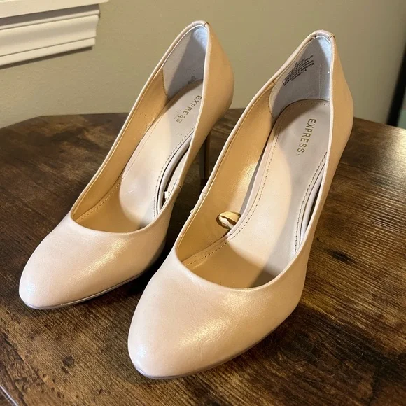 Express women’s heel - Picture 2 of 2